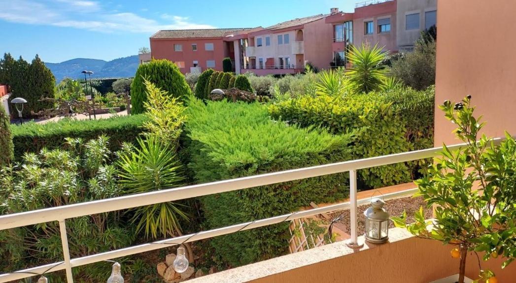 Chambre Lit 2 Personnes Dans Appartement Du Logeur Мандельё-ла-Напуль Экстерьер фото