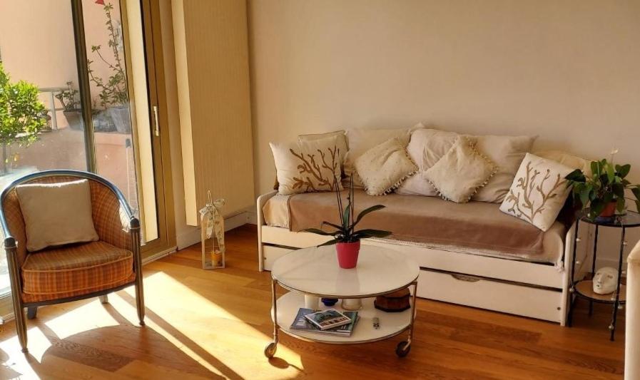 Chambre Lit 2 Personnes Dans Appartement Du Logeur Мандельё-ла-Напуль Экстерьер фото