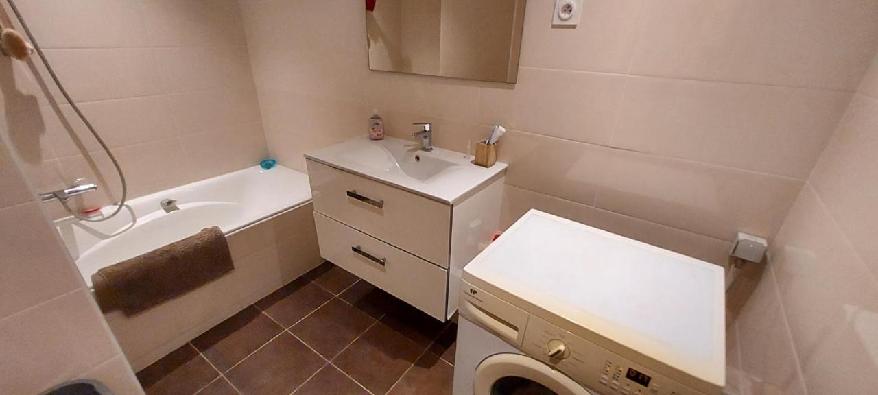 Chambre Lit 2 Personnes Dans Appartement Du Logeur Мандельё-ла-Напуль Экстерьер фото